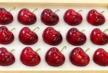Редкую черешню по 300 долларов за ягоду продали на аукционе в Японии