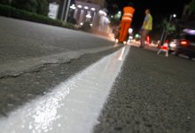 Рабочего, который наносил разметку, сбил автомобиль в Актау