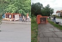 Ветер снес остановки в Усть-Каменогорске. Пострадали дети