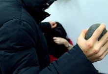 Экибастузец закидал квартиру знакомого камнями за долги