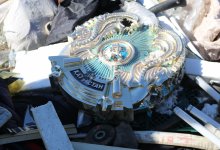 Гербы РК среди груды мусора нашли экологи в Павлодаре