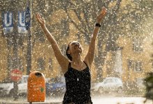 Половину Казахстана ждет сильный дождь, половину – сильная жара