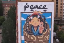 Новый мурал столицы случайно оказался на доме создавшей его художницы