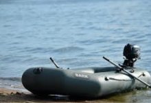 Женщину унесло по "дикому" озеру в надувной лодке в Абайской области