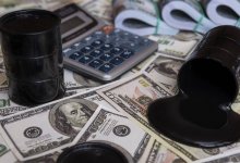 Цена на нефть резко упала ниже 100 долларов за баррель