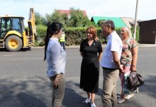 Мажилисмен проверила качество ремонтных работ на  магистральной дороге в Уральске