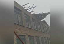 Крышу сельской школы сорвало ветром в СКО