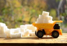 Выдавали за муку и удобрения: свыше 60 тонн сахара пытались завезти в Казахстан из России