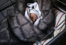 Карагандинка родила ребенка дома, а потом выбросила его на улицу