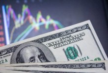 Курс доллара продолжает укрепляться на торгах