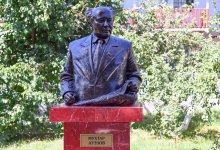 Токаев открыл бюст Мухтара Ауэзова в Чолпон-Ате