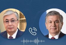 Токаев поздравил президента Узбекистана с днем рождения