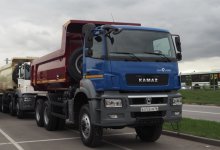 Под колеса КамАЗа кинулся мужчина с ножом в Атырау