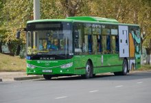 Водители автобусов развозили пассажиров с открытыми дверями в Экибастузе