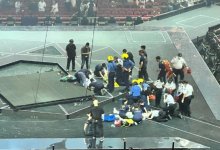 Огромный экран свалился на танцоров во время концерта в Гонконге