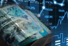 Тенге окреп к концу месяца