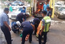 Девушка выпала из окна многоэтажки в Шымкенте