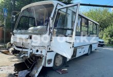 От столкновения перевернулся автобус: жуткое ДТП произошло в Уральске