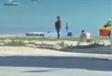 Женщина справила нужду посреди общественного пляжа в Актау (ВИДЕО)