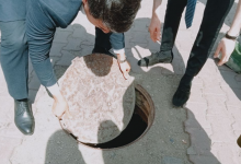 Маленький мальчик провалился в открытый люк в центре столицы