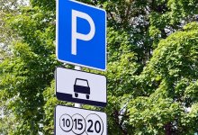Почти 1 700 платных парковочных мест демонтировали в столице