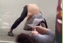 Нетрезвая девушка подралась с подругой и парнем в центре Караганды (ВИДЕО)