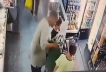 Ребенка за горло схватил психически нездоровый мужчина в Усть-Каменогорске (ВИДЕО)