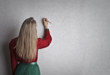 Казахстанка попросила Аймагамбетова помочь вернуться на работу