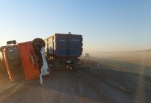 Водитель и пассажиры погибли, врезавшись в КамАЗ в Актюбинской области
