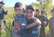 Молча сидел в яме: полицейский рассказал, как нашел мальчика в Усть-Каменогорске