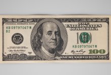 Курс доллара снизился на торгах