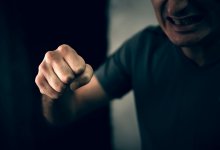 На взрослого мужчину с кулаками набросился подросток в Алматинской области