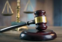 Забирался на строительный кран в столице: мужчину арестовали