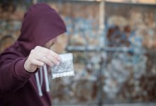 Подросткам предлагают работу закладчиками наркотиков в Карагандинской области