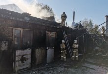 Кафе с мансардой сгорело почти дотла в Усть-Каменогорске (ВИДЕО)