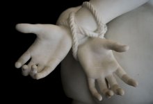 Очевидцы засняли “похищение девушки” на улице в Алматы (ВИДЕО)