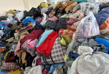 Горы непригодной одежды несут казахстанцы в помощь пострадавшим от пожаров в Костанае