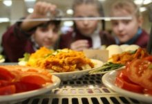 Дети недоедают? Ученики павлодарской школы жалуются на нехватку еды в столовой