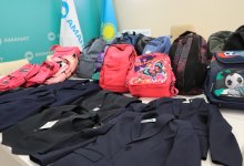 Детям из пострадавших семей Костанайской области вручили учебные принадлежности