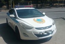 Снимали кино: в Алматы задержана бутафорная полицейская машина