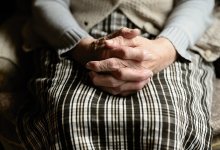 Массажеры в кредит за 720 тысяч тенге оформляли на актюбинских пенсионеров