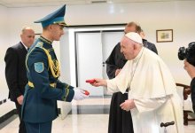 Подарка из рук Папы Римского удостоился солдат-срочник СГО РК