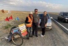 Пенсионера-путешественника встретили на подходе к Бейнеу