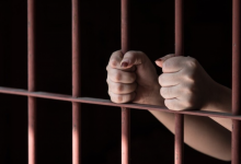 Укусившей полицейского актюбинке вынесли приговор