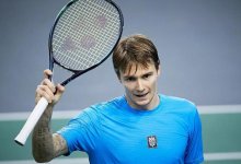 Лучший теннисист Казахстана вырывает победы в тяжелых матчах на турнире во Франции