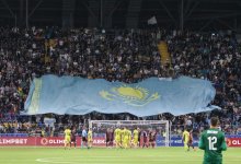 Самый большой флаг Казахстана разместили "Жастар Рухы" во время мачта с Беларусью