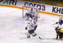 Шайбу в собственные ворота забил нападающий "Барыса" (ВИДЕО)