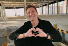 Переехавший в Алматы российский блогер столкнулся с хейтом из-за мобилизации