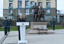 Президент открыл памятник Мухтару Ауэзову и Кайыму Мухамедханову в Абайской области