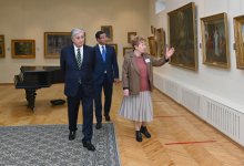 Президент посетил один из крупнейших художественных музеев страны в Семее